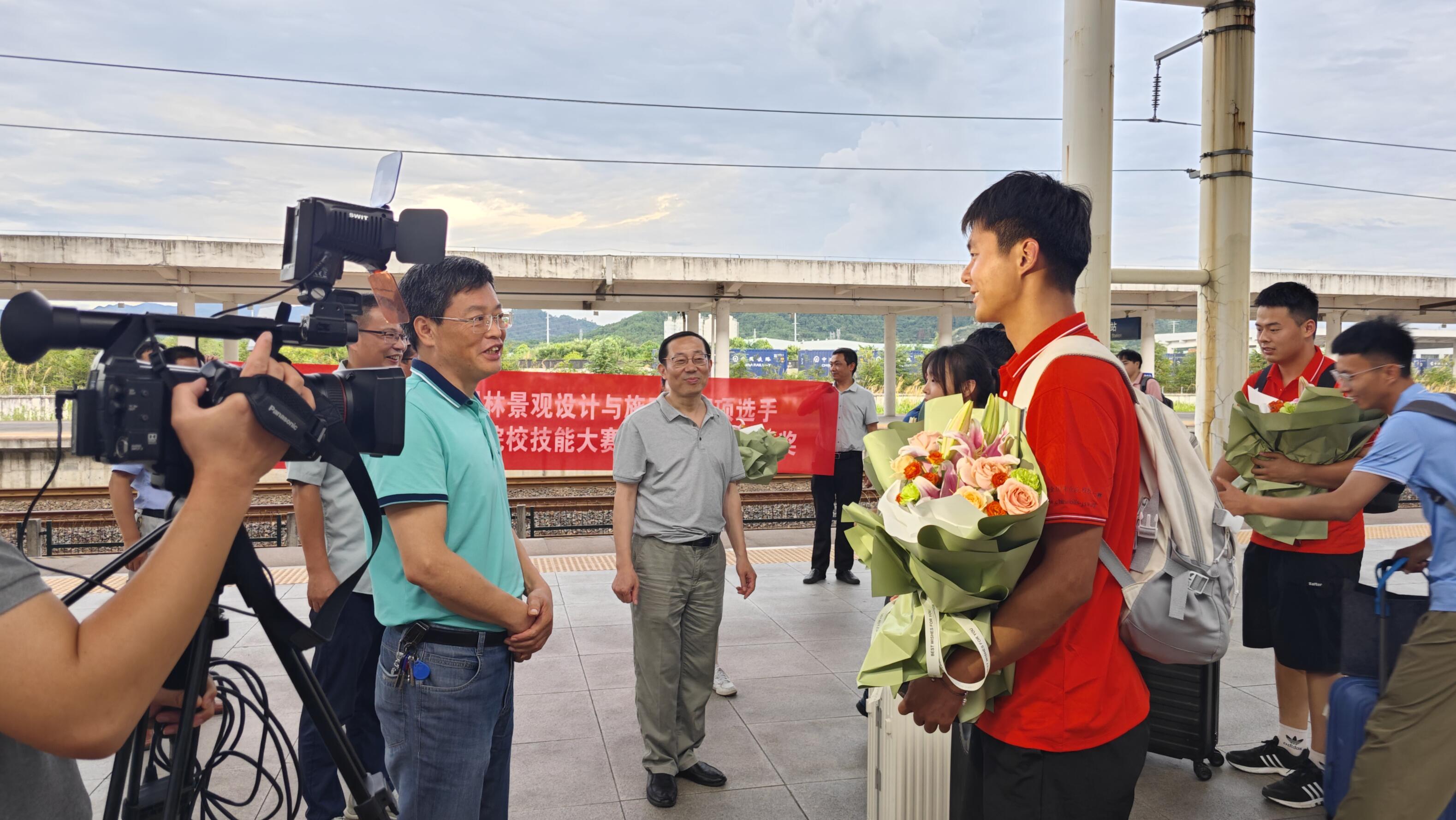 1690432961541957.jpg 1690432961541957.jpg