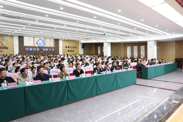 1697078360359501.jpg eq1a1550.jpg